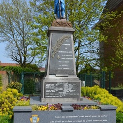 Monument aux morts (rue des Poilus-mairie)